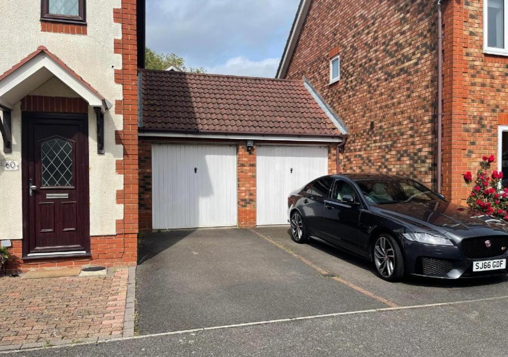 Ashford Holiday Home Smithy Drive Sleeps 5 Free Wifi And Vehicle Parking Kingsnorth Exteriér fotografie