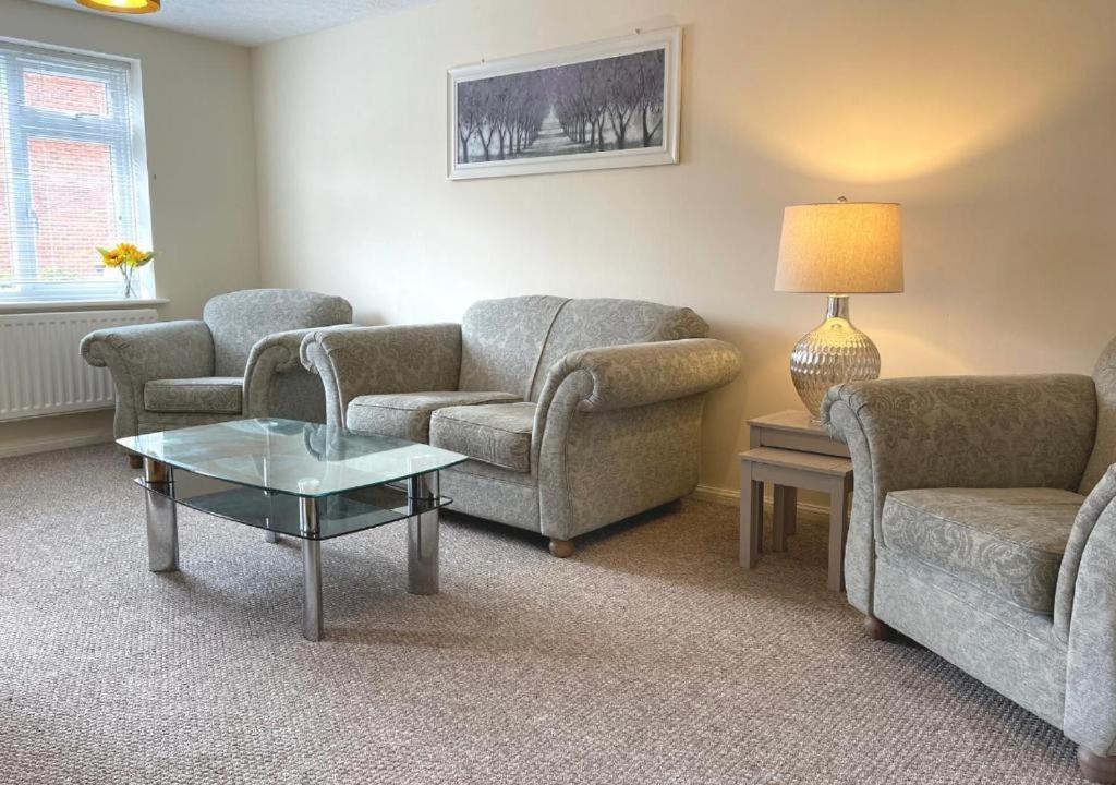 Ashford Holiday Home Smithy Drive Sleeps 5 Free Wifi And Vehicle Parking Kingsnorth Exteriér fotografie