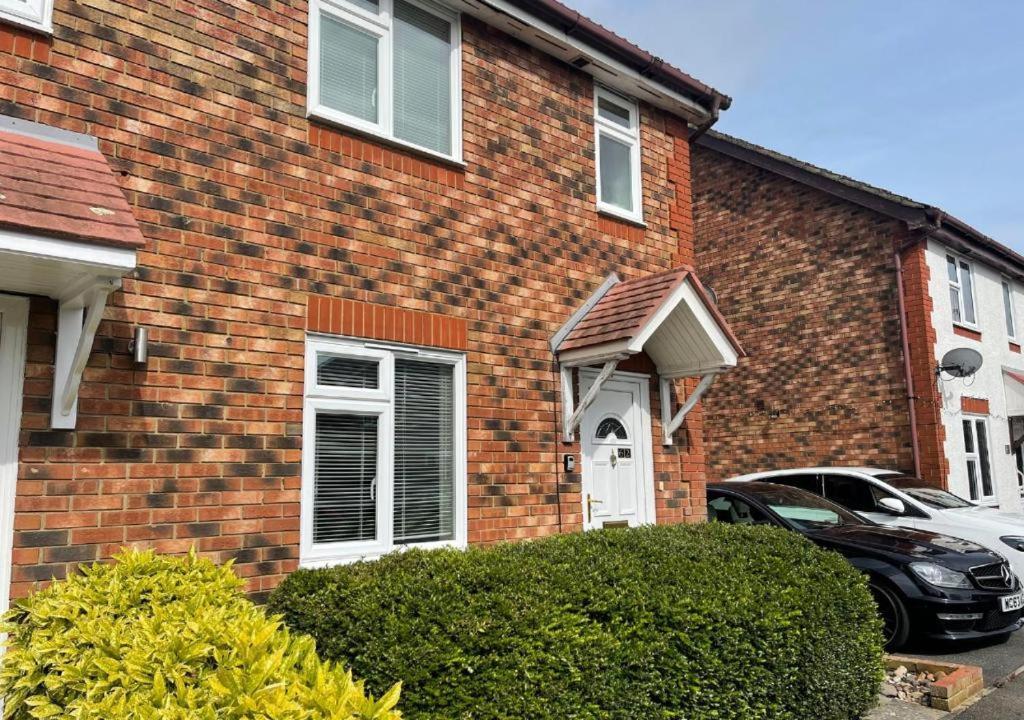 Ashford Holiday Home Smithy Drive Sleeps 5 Free Wifi And Vehicle Parking Kingsnorth Exteriér fotografie