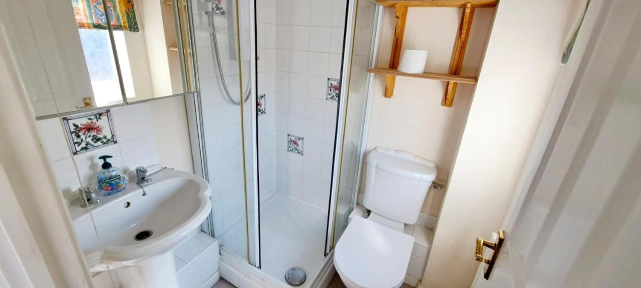 Ashford Holiday Home Smithy Drive Sleeps 5 Free Wifi And Vehicle Parking Kingsnorth Exteriér fotografie